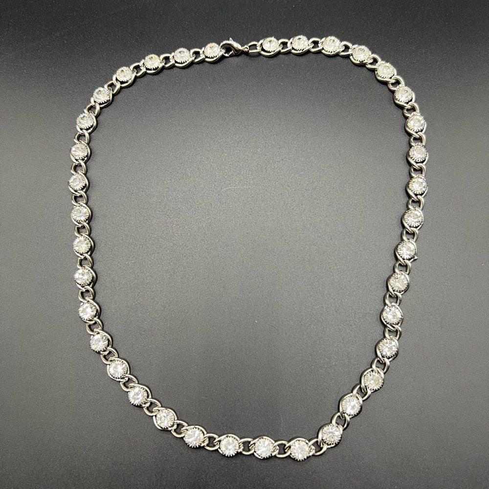 Unique Crystal and Silver Tone Chain Choker Style Necklace - Picture 1 of 3
